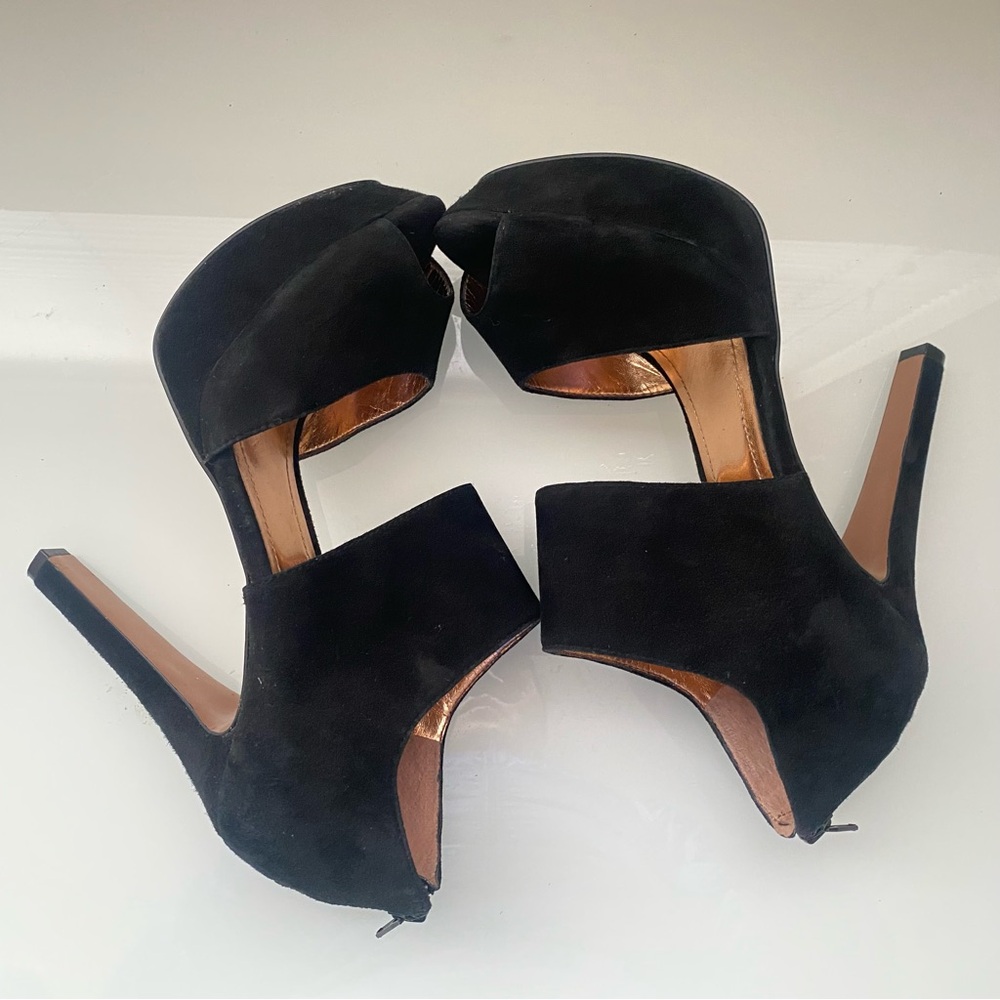 BCBG Suede leather Black Peep-Toe Platform Dress Heels Size 8B - Picture 9 of 12
